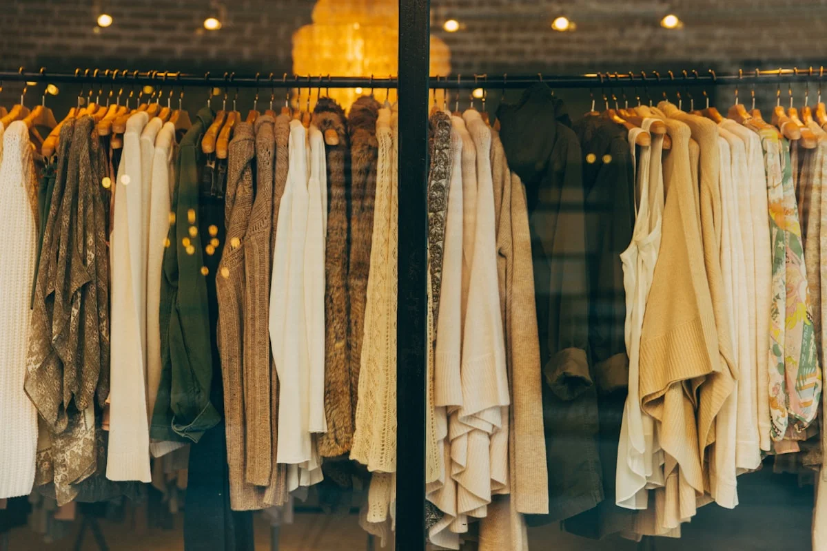 تسوق الأزياء والملابس الشتوية والصيفية